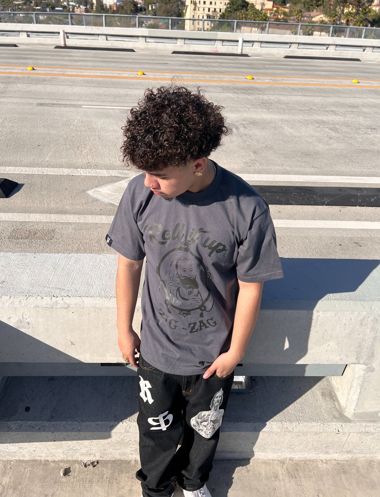 ROLL IT UP ZIG ZAG" Loose Fit T-Shirt - GRAY