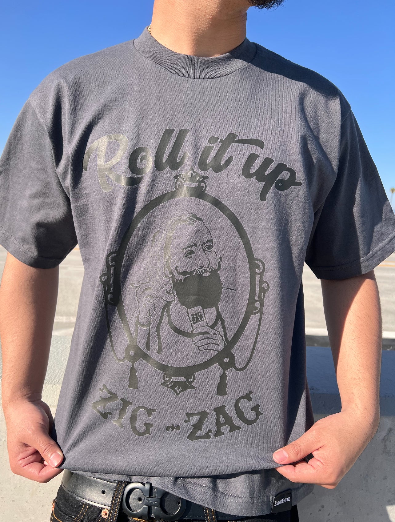 ROLL IT UP ZIG ZAG" Loose Fit T-Shirt - GRAY