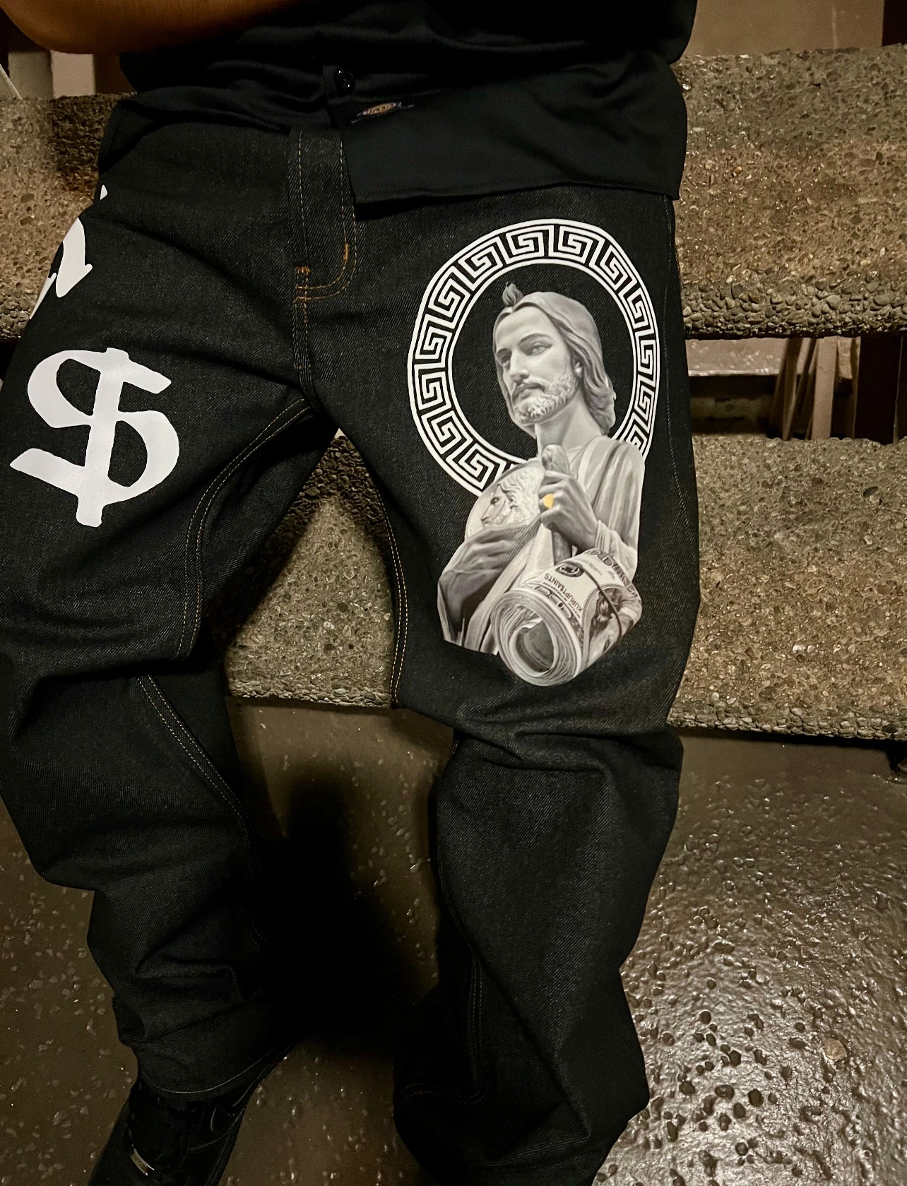 "18K SAN JUDAS" Straight Leg Style Jeans - BLACK
