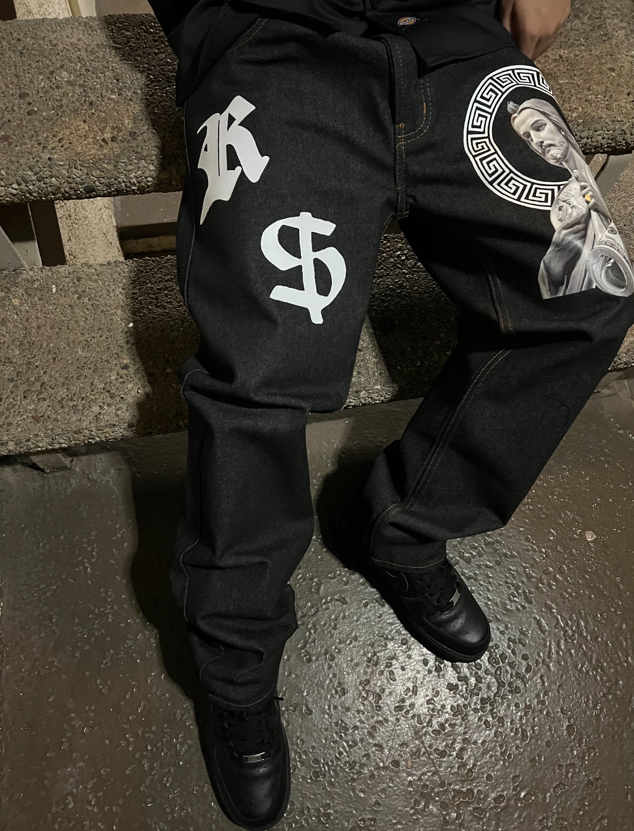 "18K SAN JUDAS" Straight Leg Style Jeans - BLACK