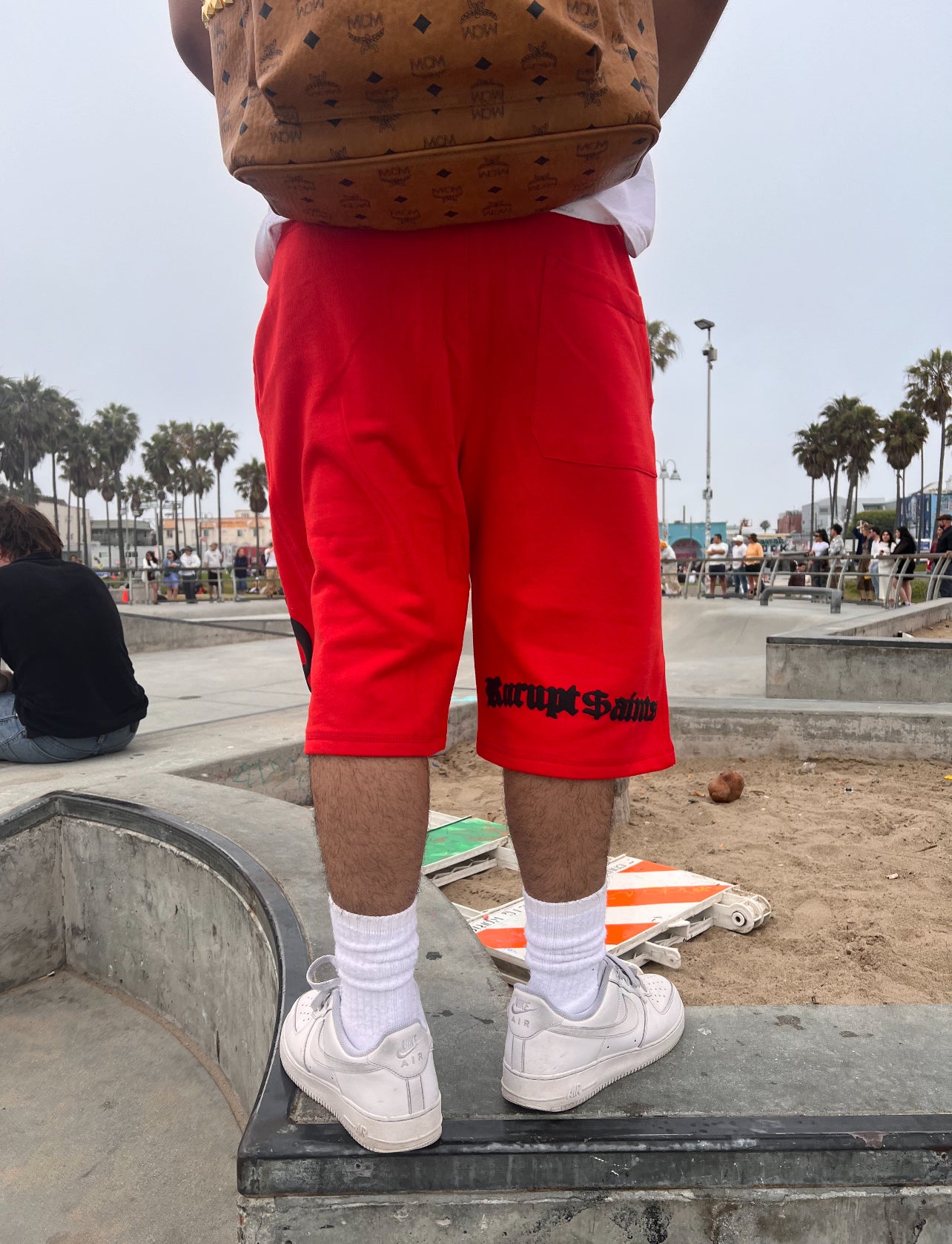 EL CHAPO SWEAT SHORTS - RED